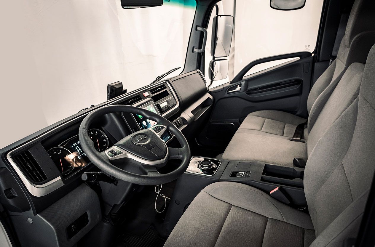 Cabina ergonómica de tres plazas