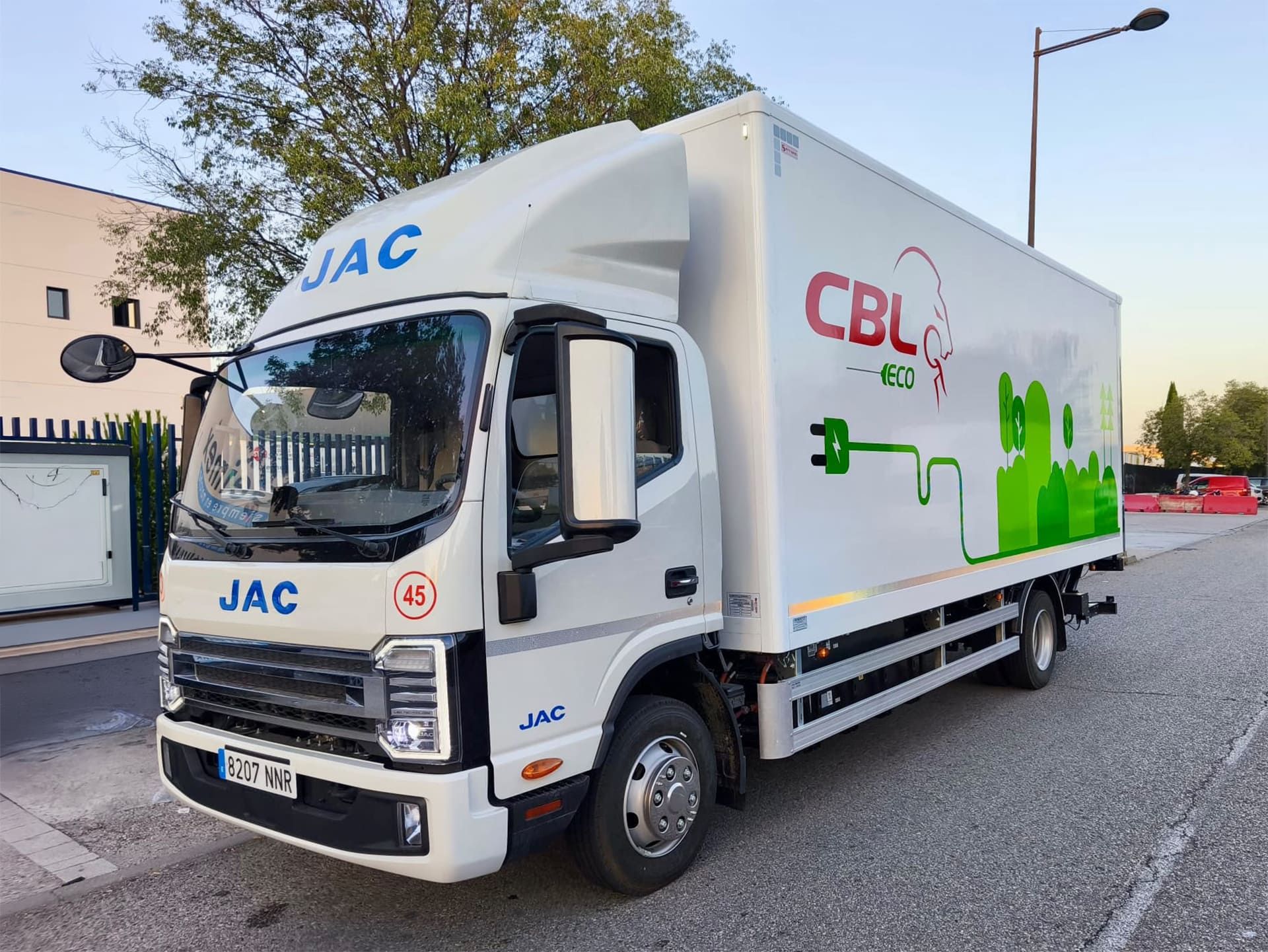 Camión 100% eléctrico JAC de CBL en colaboración con Quantron España