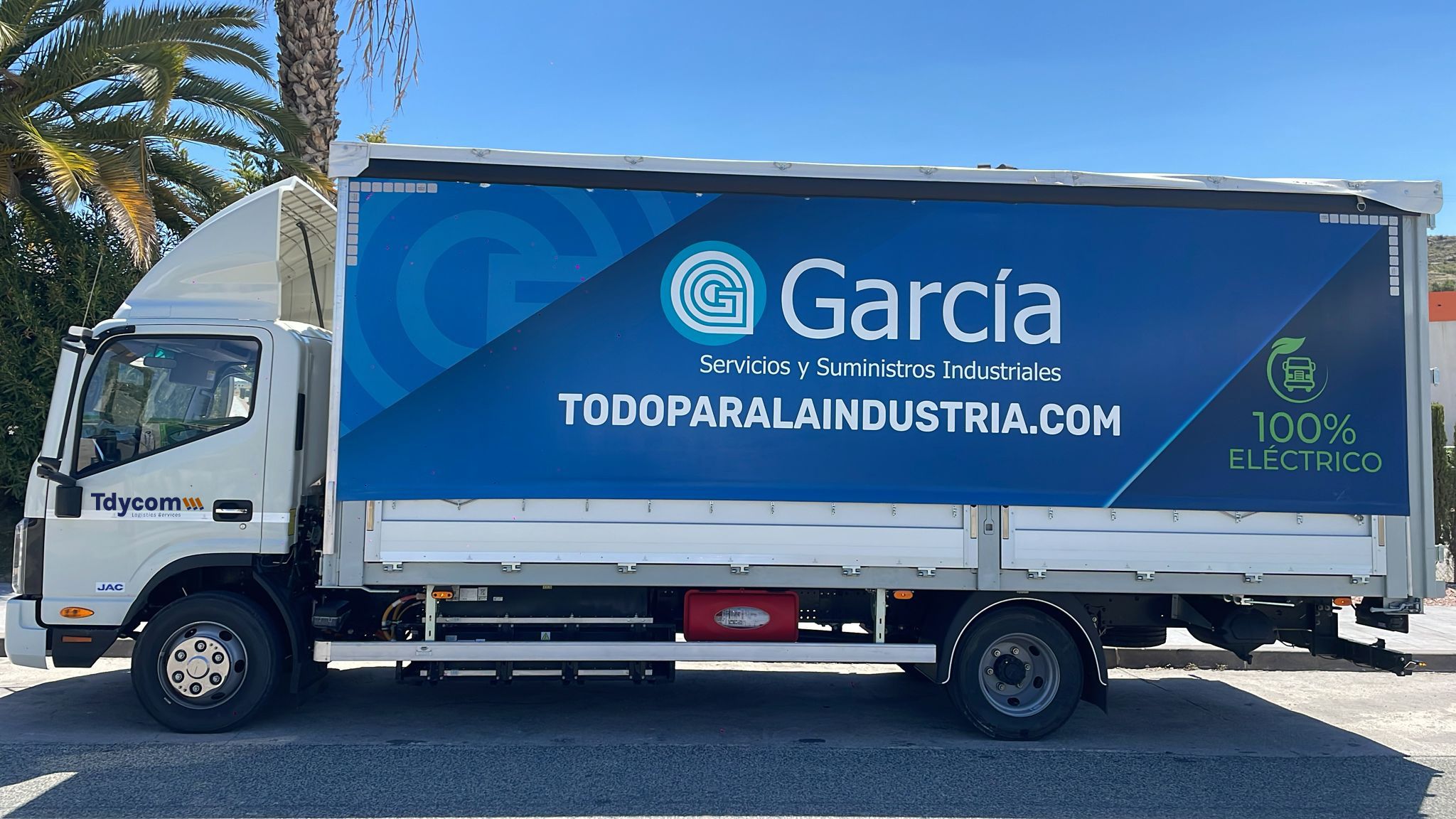 Camión eléctrico JAC Motors rotulado para la empresa Garcia Servicios Industriales en Tarragona